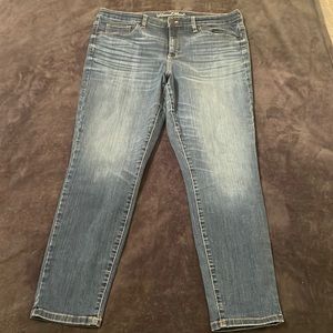 Universal Thread Ladies size 16/33R High Rise Skinny Jean in blue denim